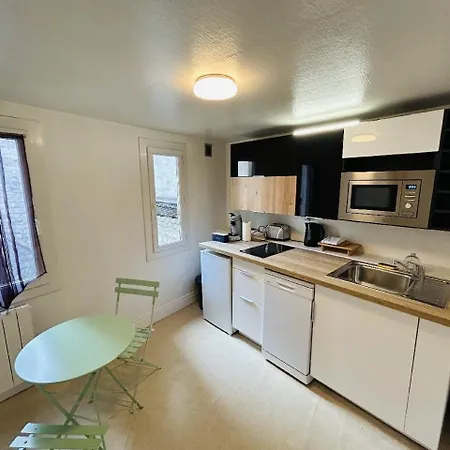 Lange Au Sourire Tournelles Cathedrale *